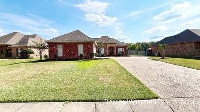 Building Photo - 117 Memory Lane