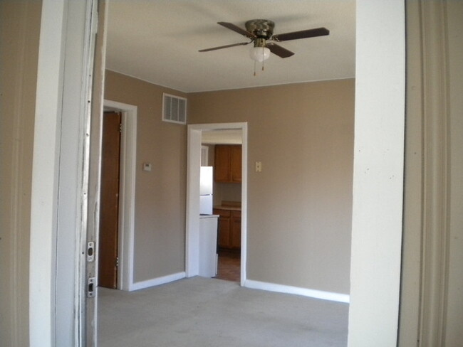 Foto del edificio - Pet friendly two bedroom close to hospital
