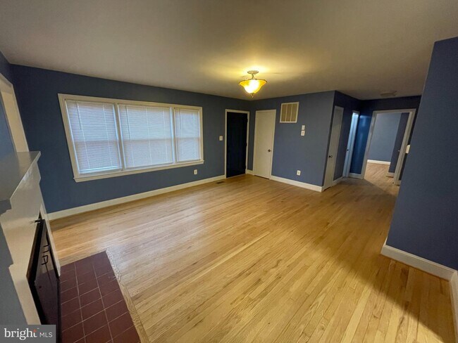 Building Photo - 530 Villa Ave