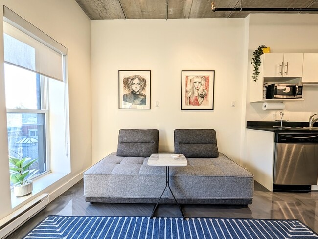 Building Photo - 5315 Boul Saint Laurent