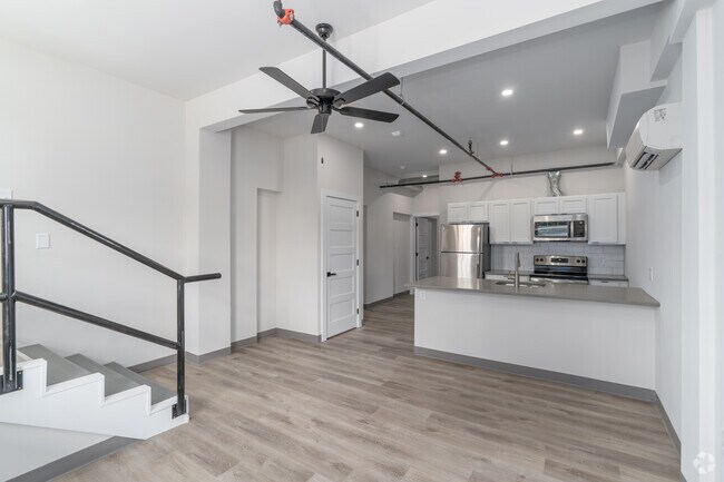 Primer piso 1BR, 1BA - Sala de estar - 224 Hall St