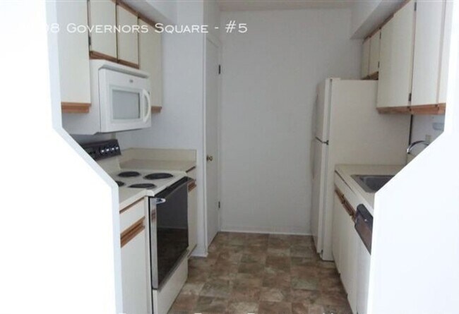 Foto del edificio - 2 bedroom/ 2 full bathroom- Governor's Square