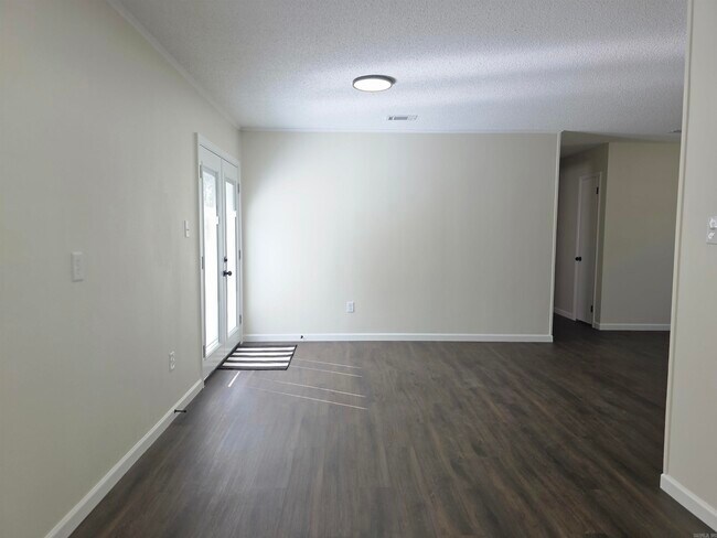 Foto del edificio - 3123 Ward Dr