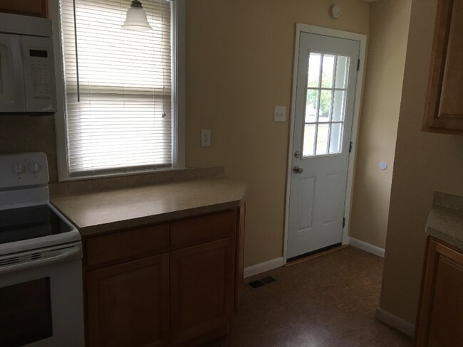 Building Photo - 2037 Terrace Dr