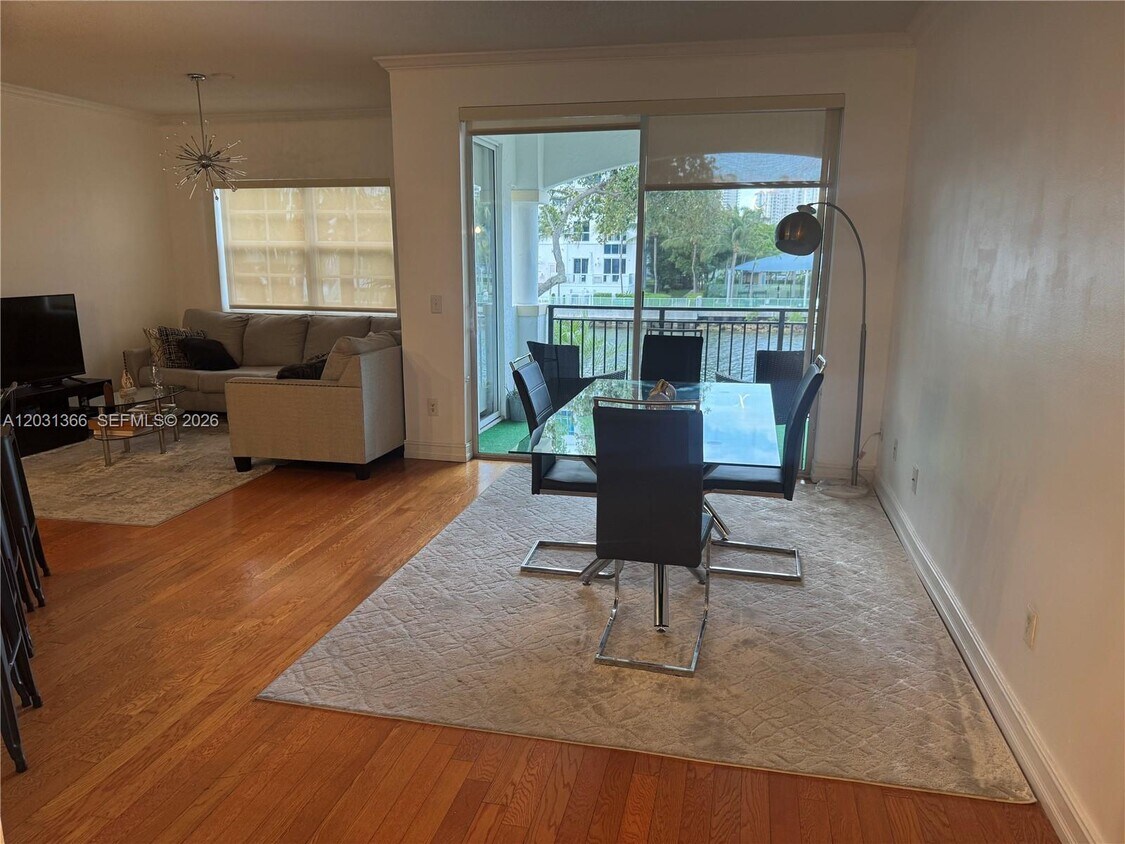 Foto del edificio - 3215 NE 184th St