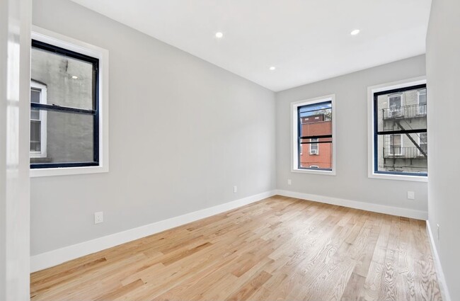 1st bedroom - 627 Vermont St