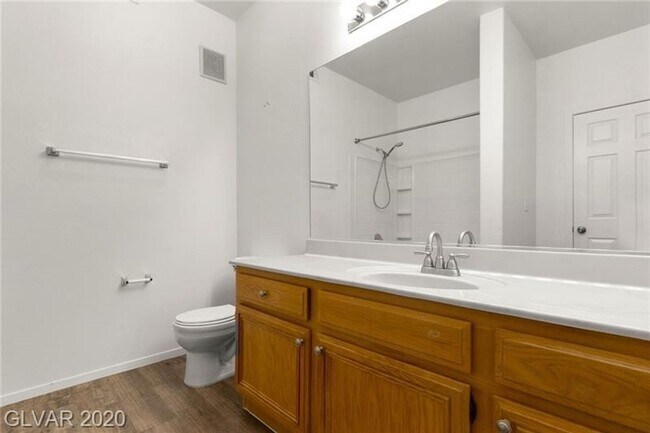 Building Photo - MOVE IN READY! 3 BEDROOM- GUARD GATED COMM...