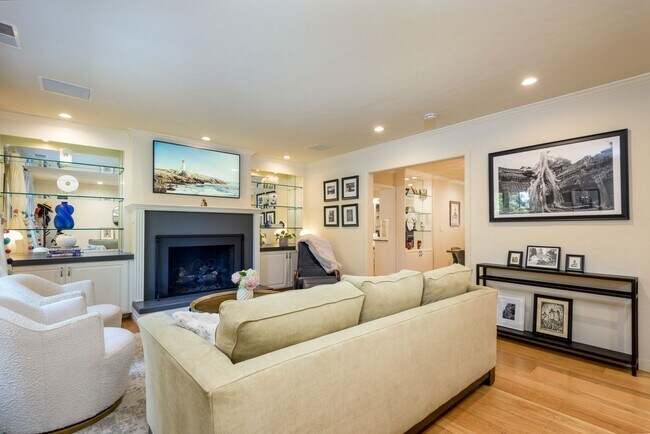 Building Photo - Charm of a Carmel Cottage in Menlo Park Al...