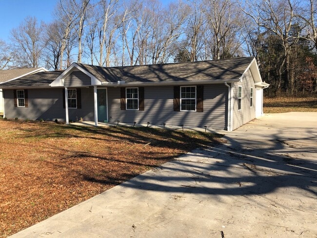 Building Photo - Recently Renovated Home for Lease in Hills...