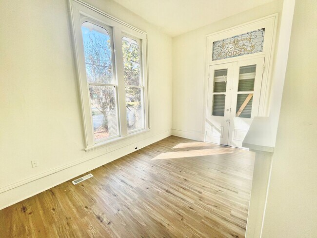 Foto del edificio - Beautiful 3 Bed 1 Bath Historic Home Locat...