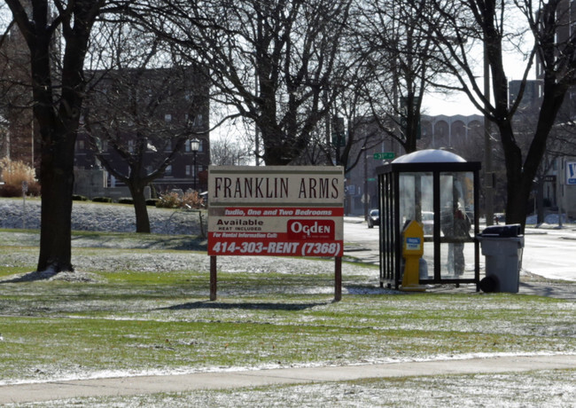 Community - Franklin Arms Apartments