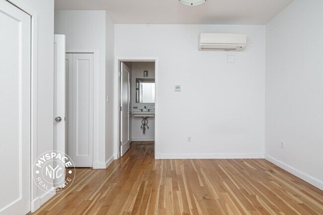 Foto del edificio - 474 Grand Ave