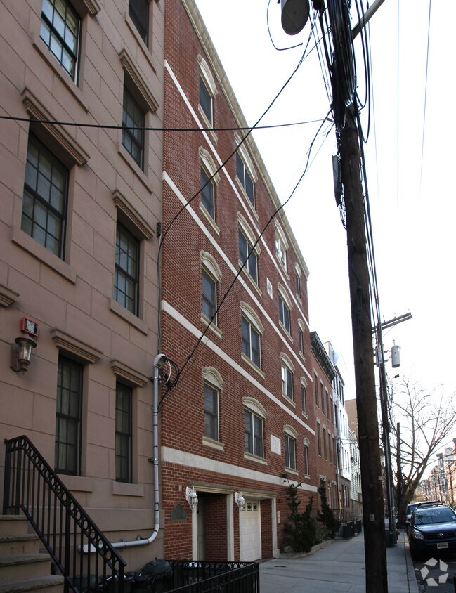 Building Photo - 217-219 Clinton St