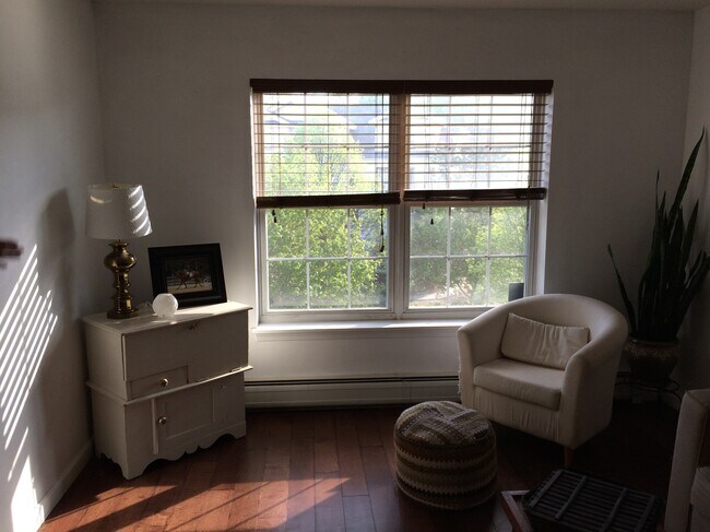 Foto del edificio - 305 hildred dr