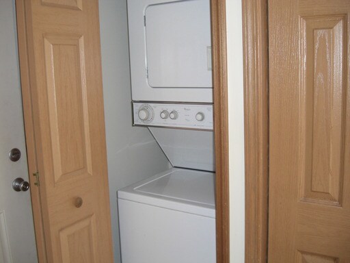 Building Photo - 533 Leah Dr