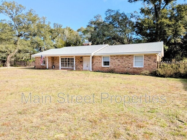 Building Photo - 2 Manor Dr