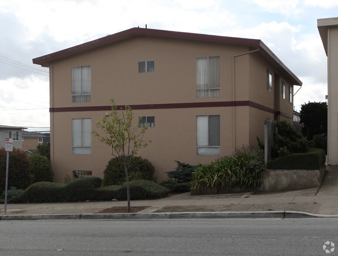 Building Photo - 15 Magnolia Ave