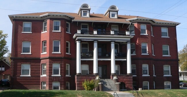 Building Photo - 2955 Pacific St