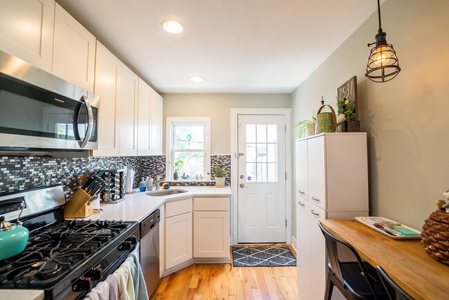 Photo - Charming Two Bedroom in Fishtown House
