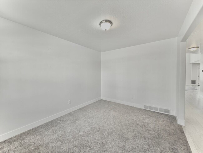 Building Photo - 3 Bed | 2.5 Bath | 2,365 sq ft above grade | Full unfinished basement | 2-car garage