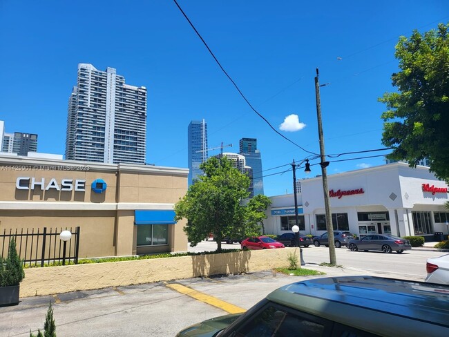 Building Photo - 237 SW 13th St