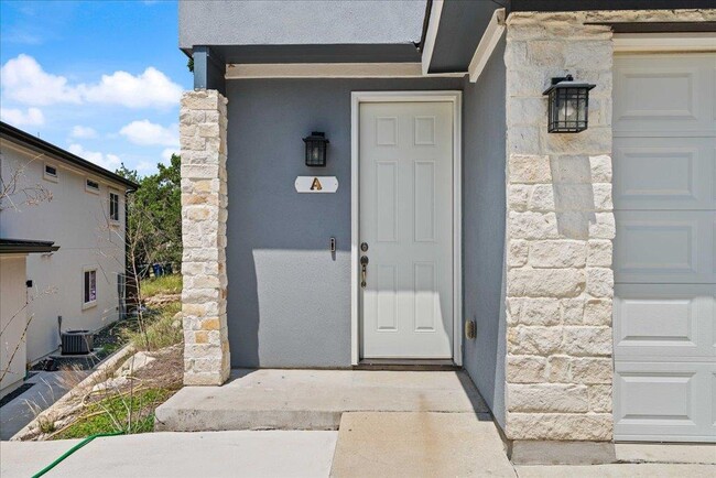 Foto del edificio - 5800 Clubhouse Dr