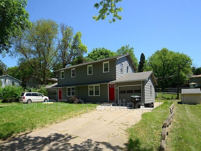 Building Photo - 7709 N Ridge Dr