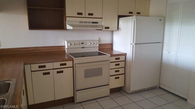 Foto del edificio - 2067 W Lakeview Blvd