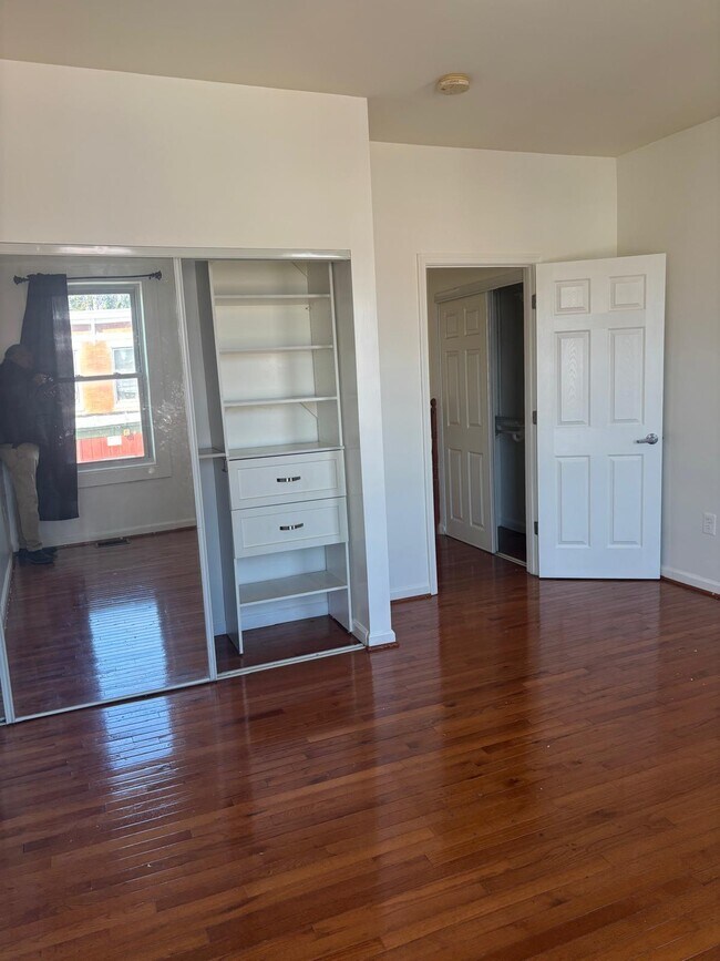 Foto del edificio - 2939 E Monument St