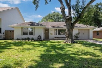 Building Photo - 2107 Hewitt Dr