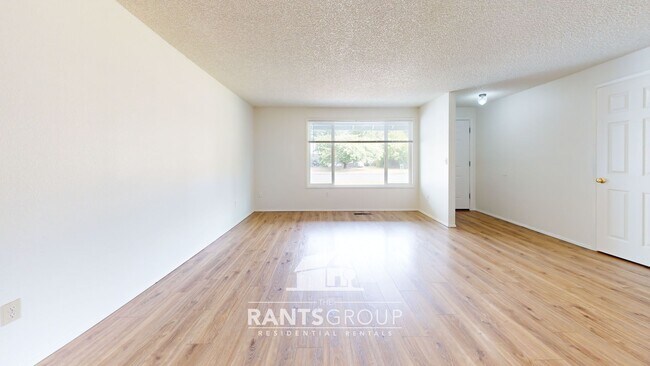 Foto del edificio - Spacious 3-Bed 2-Bath Tumwater Home with Large Yard! Close to I-5!