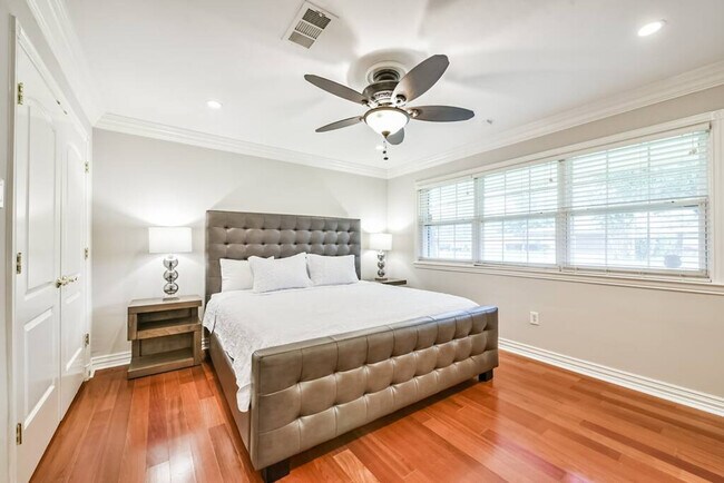 Foto del edificio - 9712 Long Branch Ln