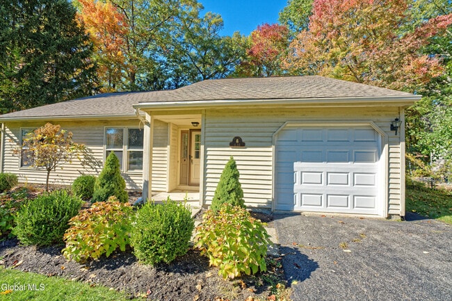 Building Photo - 638 Top Ridge Dr