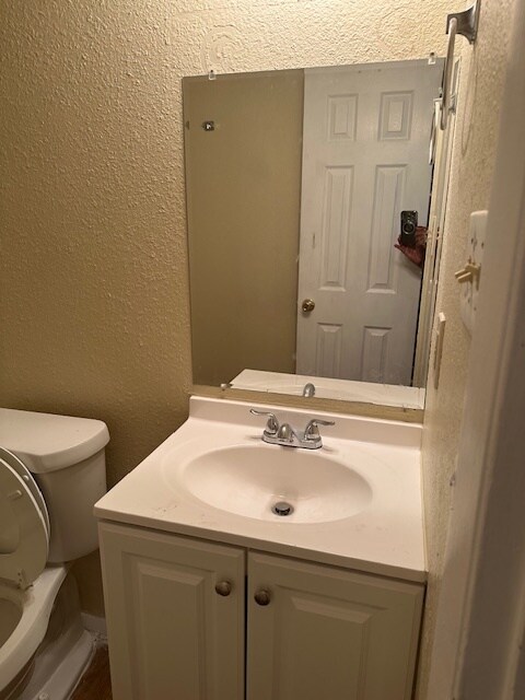 Foto del edificio - 8305 Garcreek Cir