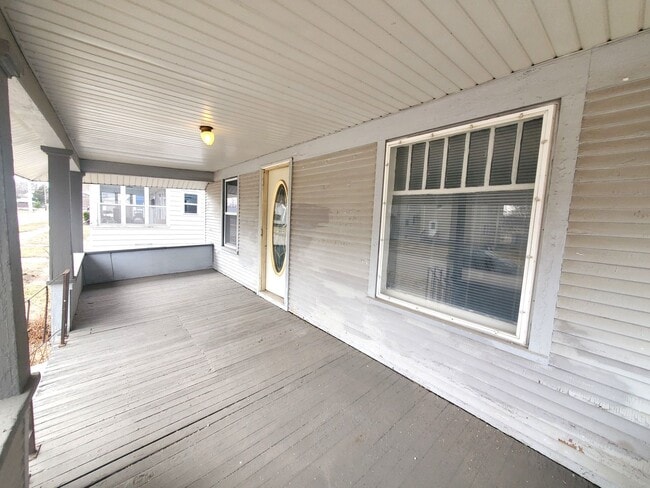 Building Photo - FOR RENT- 416 Riehl-Newly Remodeled! Pets ...