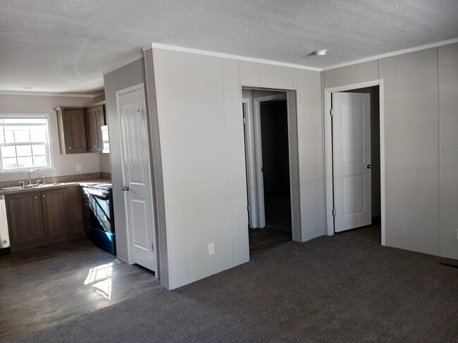 Building Photo - 40 Pansy Dr