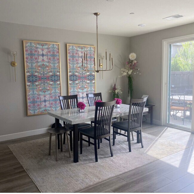 Building Photo - 4215 Whitethorn Dr