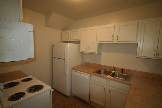 Building Photo - Perfect Floorplan! Walltown Duplex with All Appliances and Fenced Yd