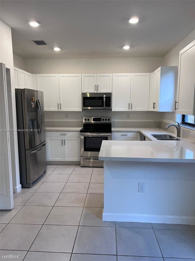 Foto del edificio - 3 br, 2.5 bath Townhome - 399 NE 211th Ter