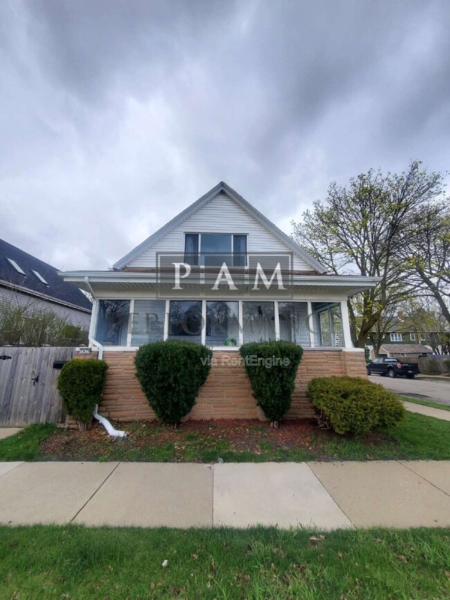 Building Photo - 2829 S Howell Ave