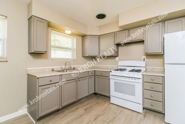 Building Photo - 3-Bedroom Ranch Home with 1-Car Attached G...