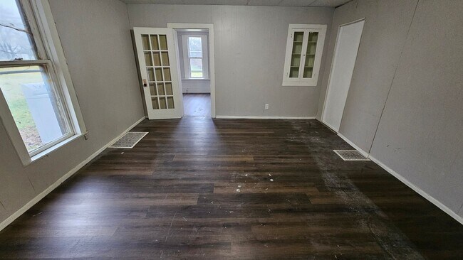 Foto del edificio - 258 W Third St