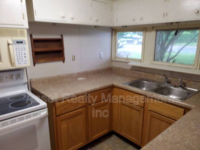 Building Photo - 126 Wellington Cir