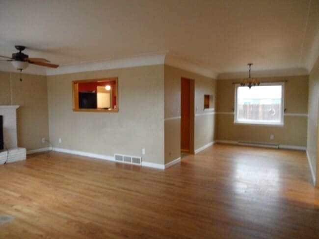 Foto del edificio - 1573 Riverside Dr