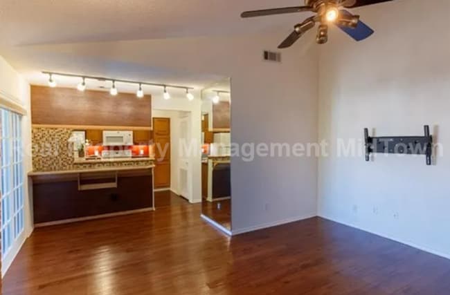 Building Photo - Charming 1-Bedroom, 1-Bathroom Apartment i...