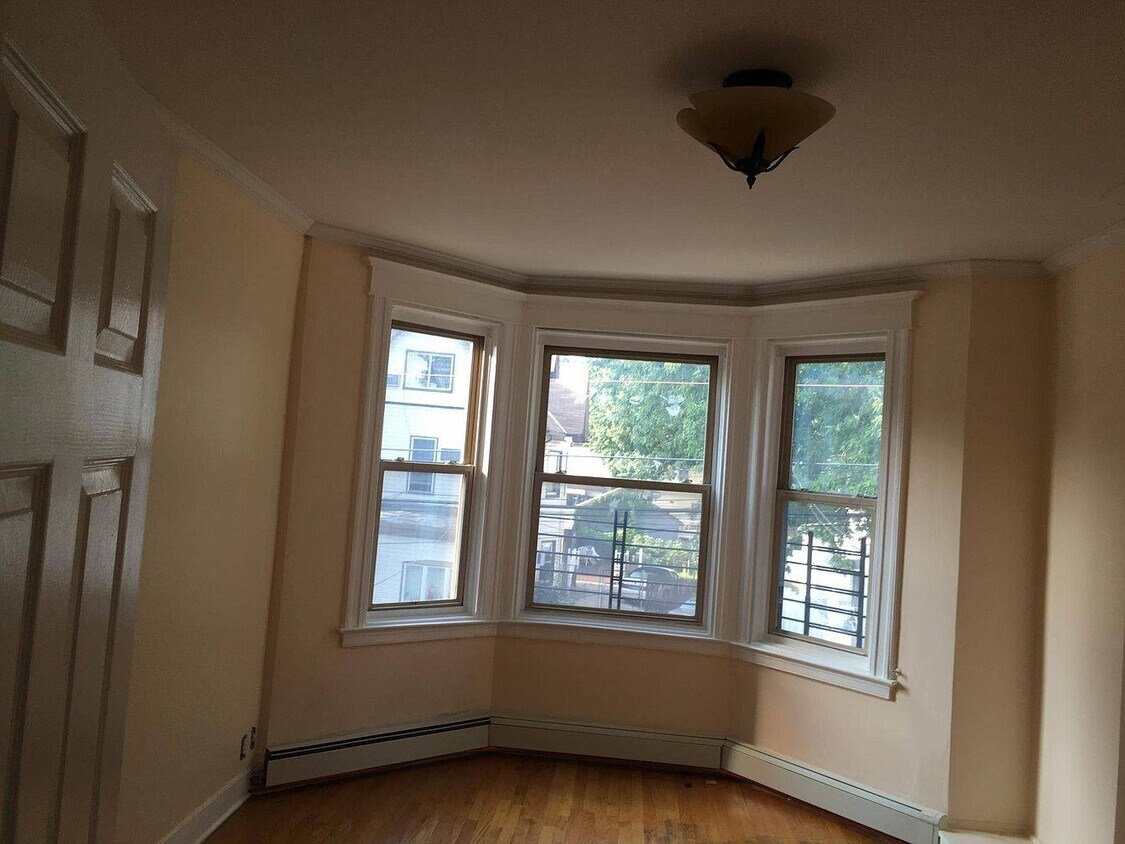 Primary Photo - 91-13 87th St