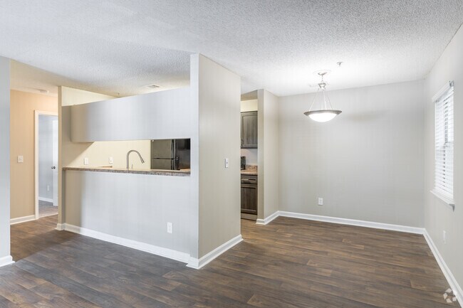 1HAB, 1BA -736 ft² - Lake Crossing