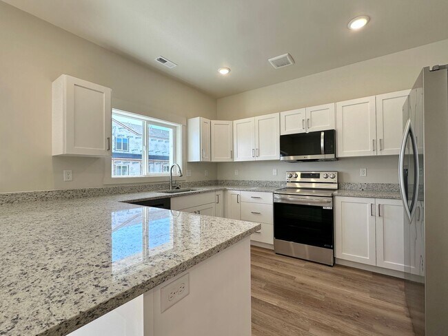 Foto del edificio - Brand New 3 Bed / 2.5 Bath Townhome in Sugar Mill Community
