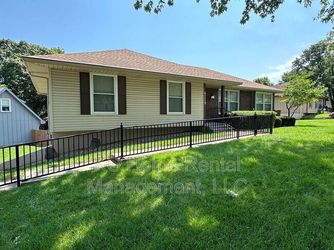 Building Photo - 6119 Cottonwood Dr