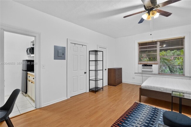 Building Photo - 3409 S Le Jeune Rd
